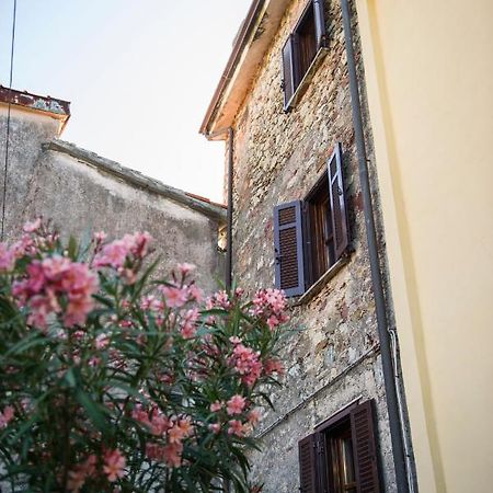 Borgo Antico - Torre Pugliola Apartment Леричи Екстериор снимка