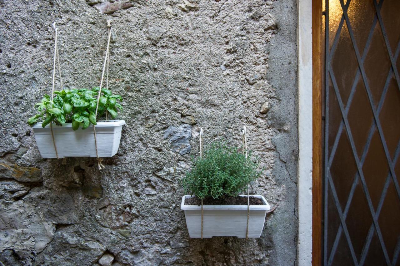 Borgo Antico - Torre Pugliola Apartment Леричи Екстериор снимка