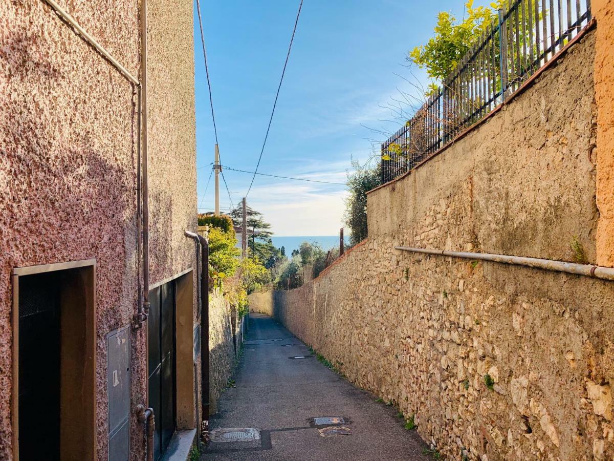 Borgo Antico - Torre Pugliola Apartment Леричи Екстериор снимка